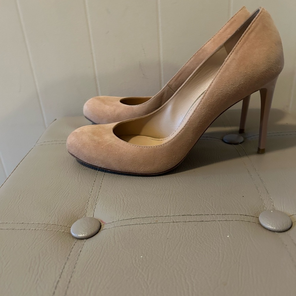 Stuart Weitzman Round Toe Pumps